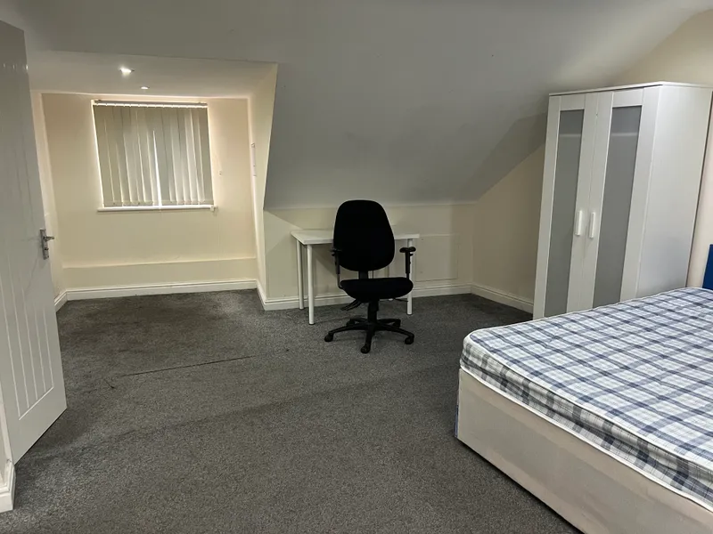 72 Derby Grove, NG7 1PF – 6-Bedroom En-suite Student House - Thumbnail 4
